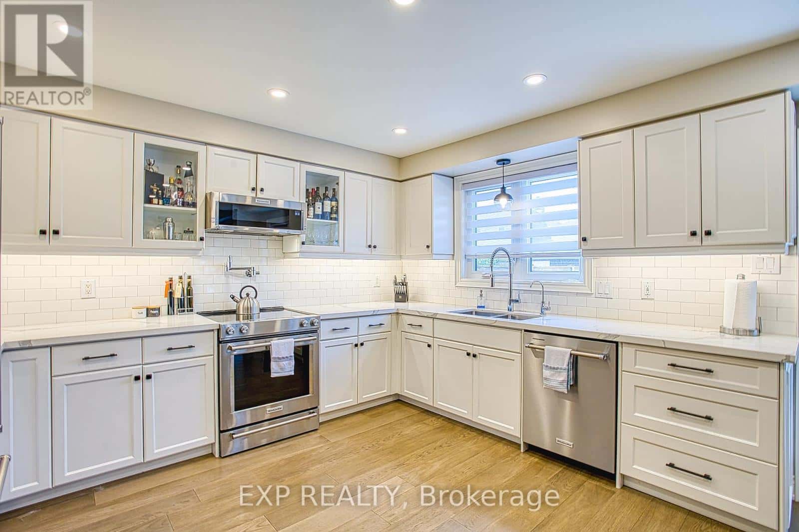 38 SONOMA LANE — Hamilton (Fruitland), Ontario - Photo 3 of 37