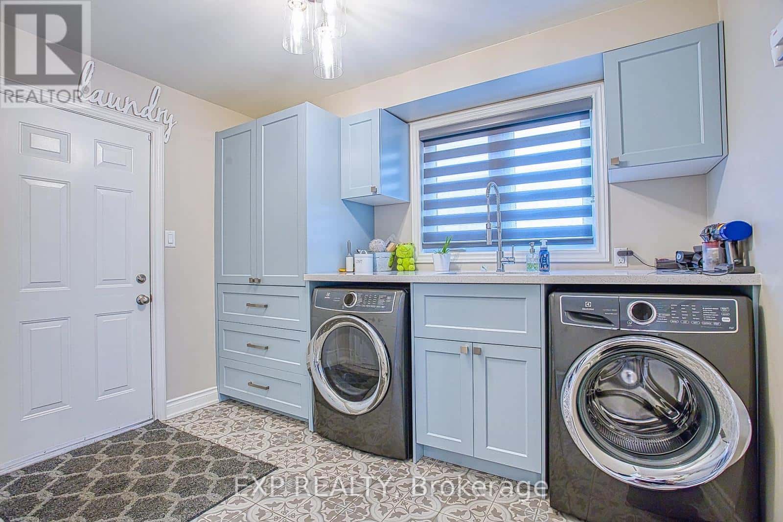 38 SONOMA LANE — Hamilton (Fruitland), Ontario - Photo 4 of 37