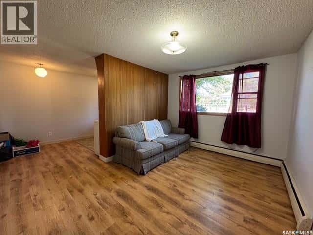 55 2nd AVENUE NE — Swift Current, Saskatchewan - Photo 4 of 12