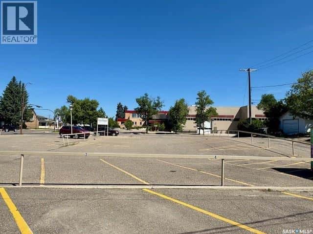55 2nd AVENUE NE — Swift Current, Saskatchewan - Photo 3 of 12