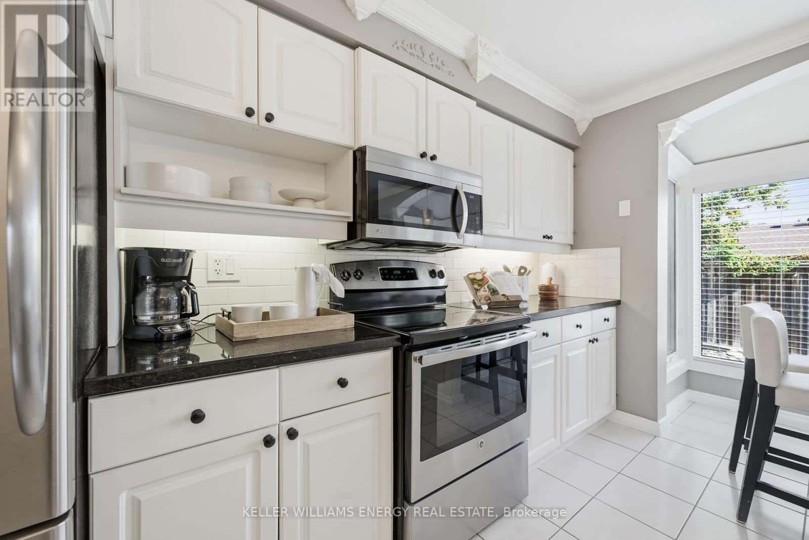 781 FERNHILL BOULEVARD — Oshawa (Northglen), Ontario - Photo 4 of 46