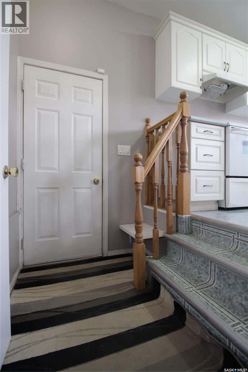 1518 Chestnut DRIVE — Moosomin, Saskatchewan - Photo 2 of 23