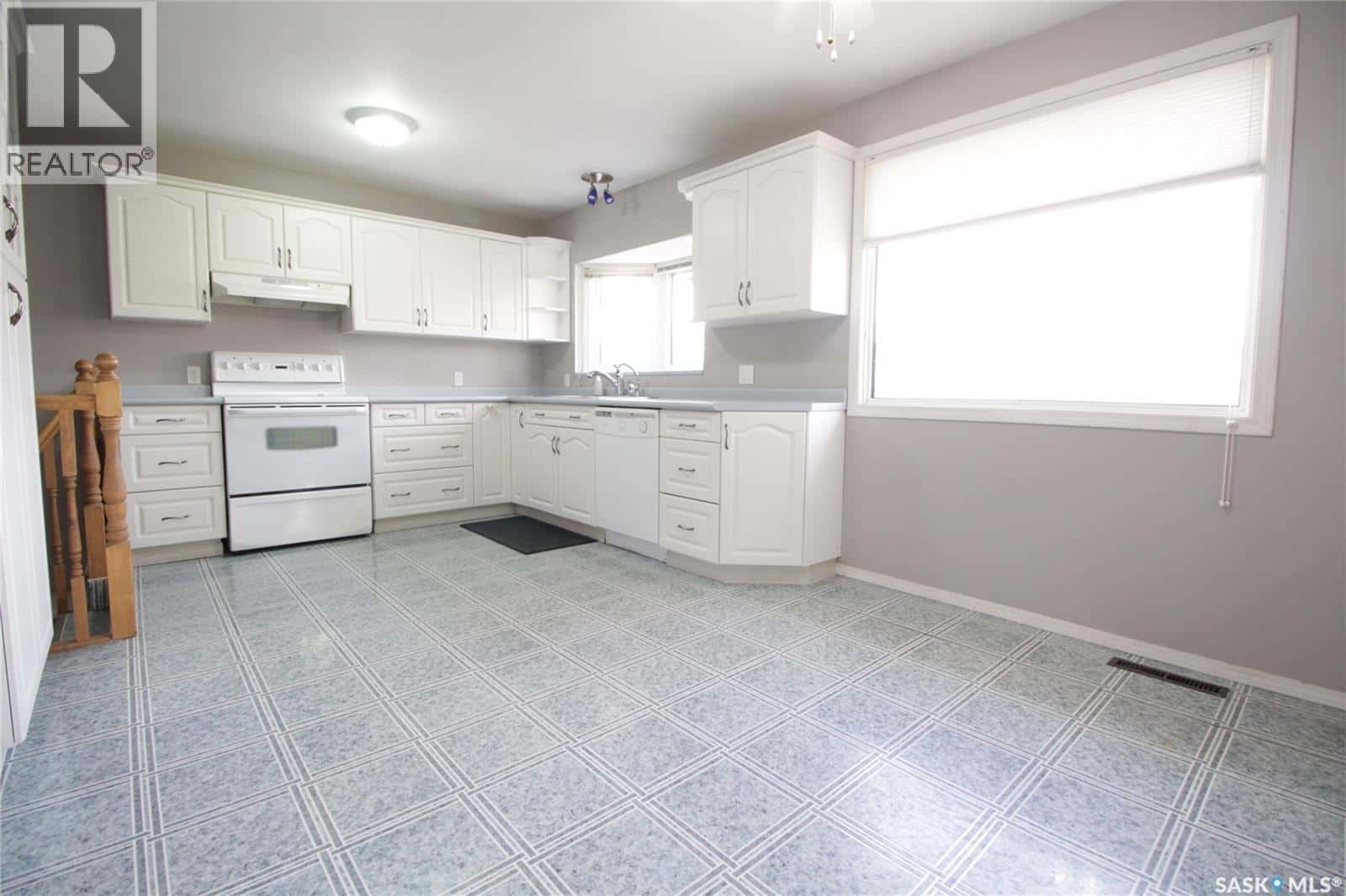 1518 Chestnut DRIVE — Moosomin, Saskatchewan - Photo 3 of 23