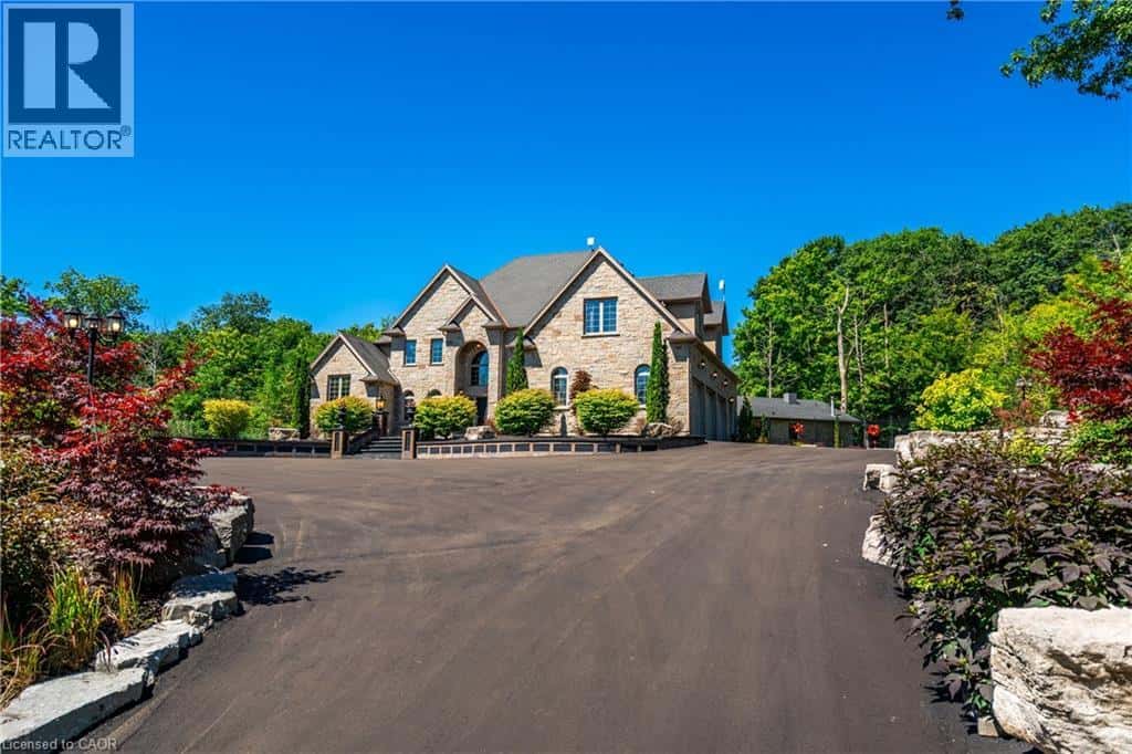 2600 MAPLE Street — Pelham, Ontario - Photo 3 of 42