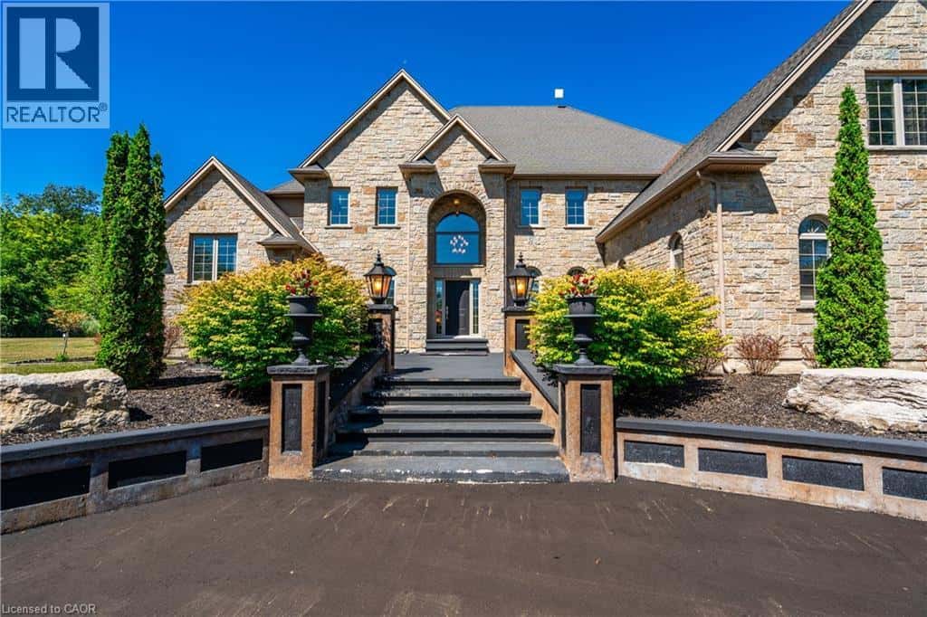 2600 MAPLE Street — Pelham, Ontario - Photo 4 of 42