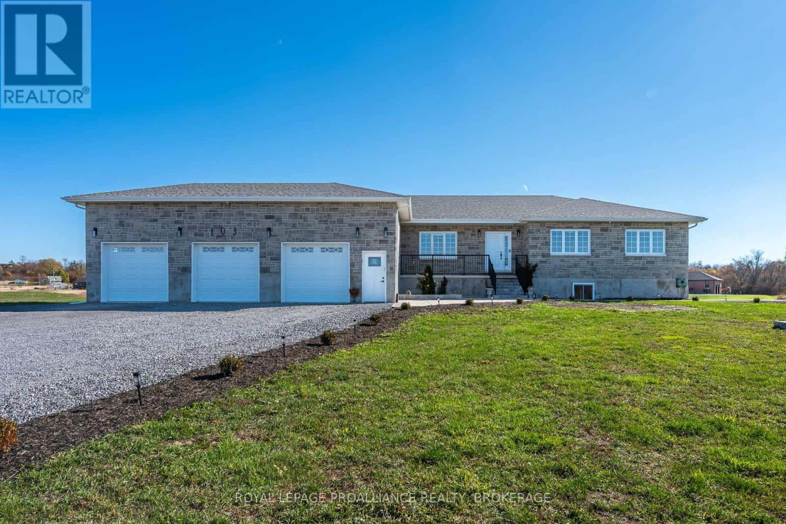 103 HINEMAN STREET — Kingston (City North of 401), Ontario - Photo 2 of 39