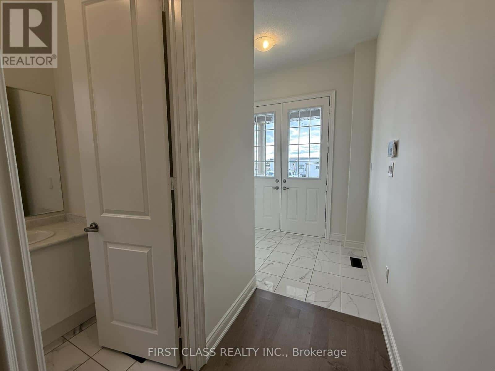 93 BOCCELLA CRESCENT — Richmond Hill (Headford Business Park), Ontario - Photo 3 of 36