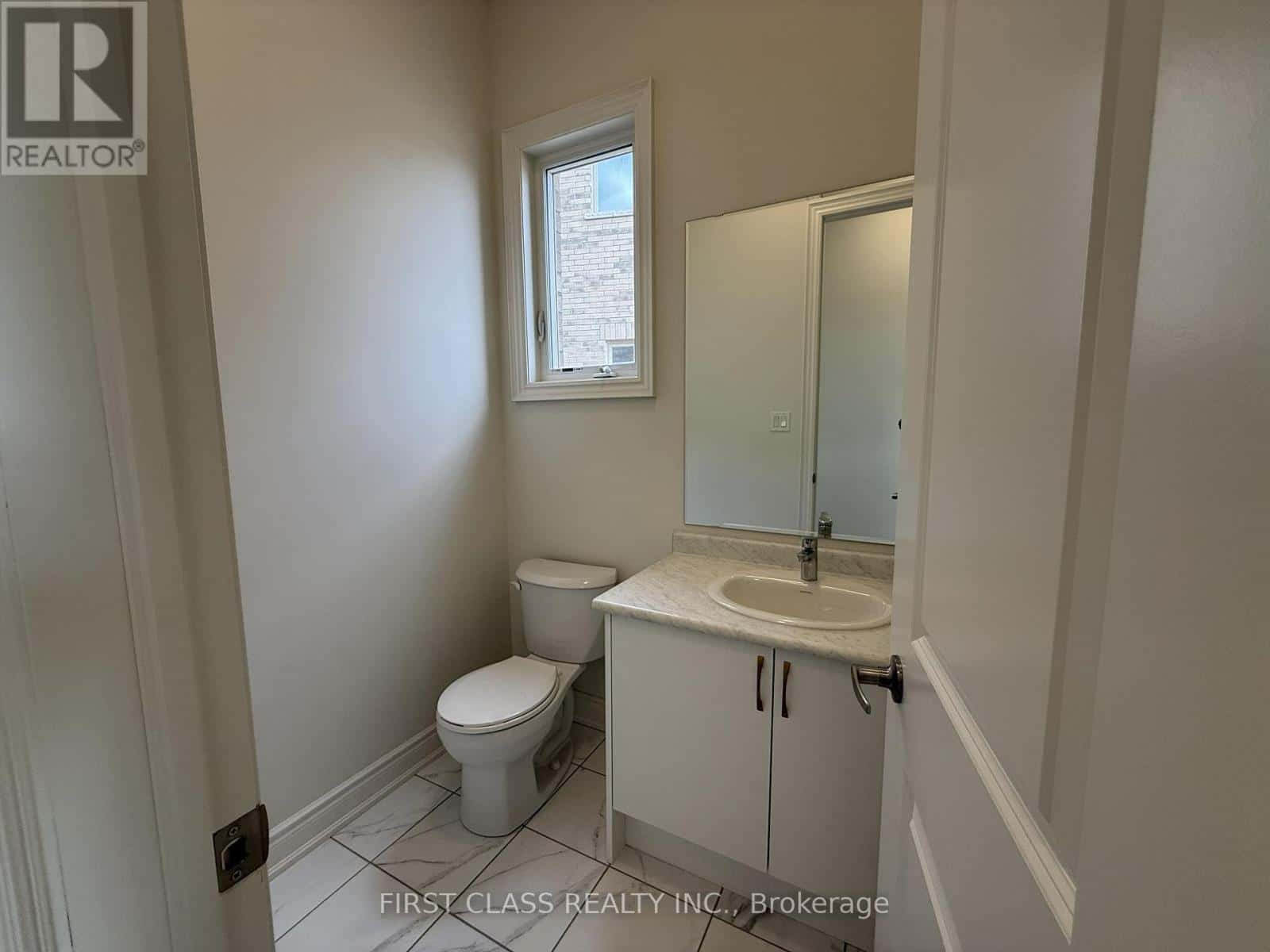 93 BOCCELLA CRESCENT — Richmond Hill (Headford Business Park), Ontario - Photo 4 of 36