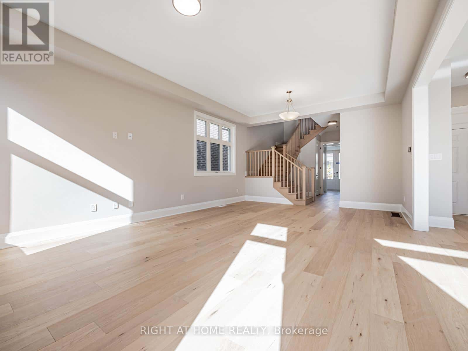 61 GREENRIDGE CRESCENT — Markham, Ontario - Photo 4 of 21