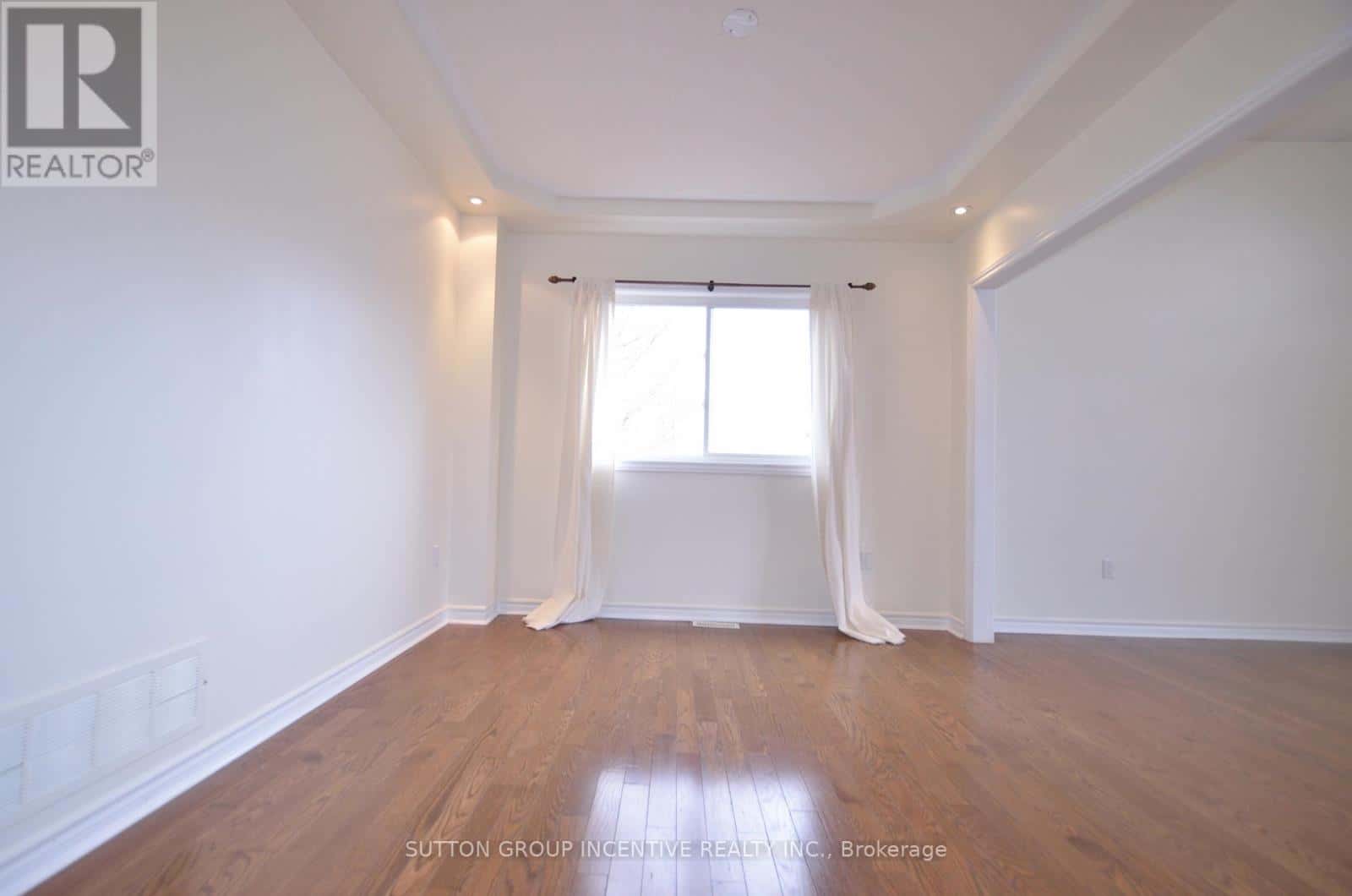 58 BLOXHAM PLACE — Barrie (Bayshore), Ontario - Photo 4 of 22