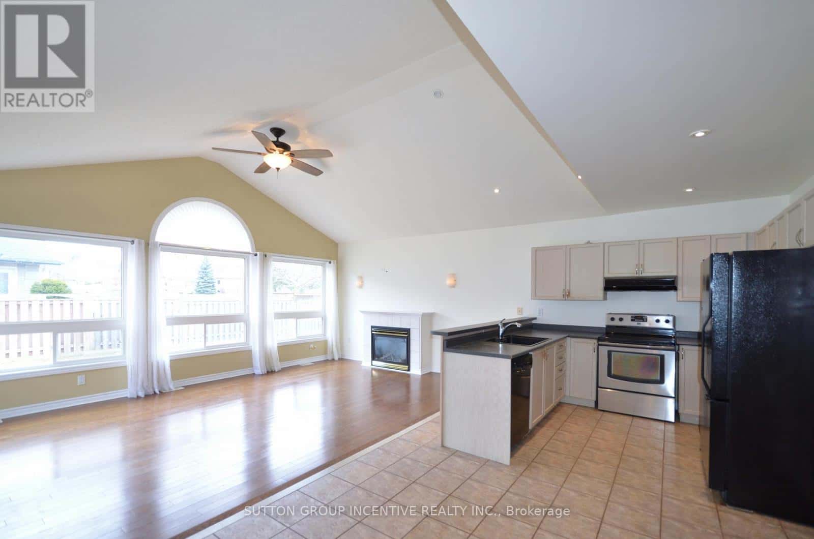 58 BLOXHAM PLACE — Barrie (Bayshore), Ontario - Photo 5 of 22