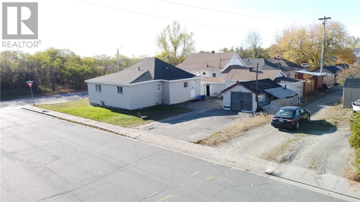 10 Lakeshore Drive — Falconbridge, Ontario - Main photo