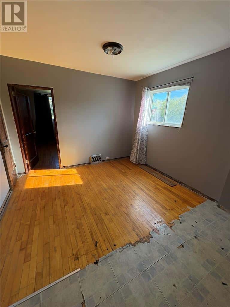 10 Lakeshore Drive — Falconbridge, Ontario - Photo 3 of 18