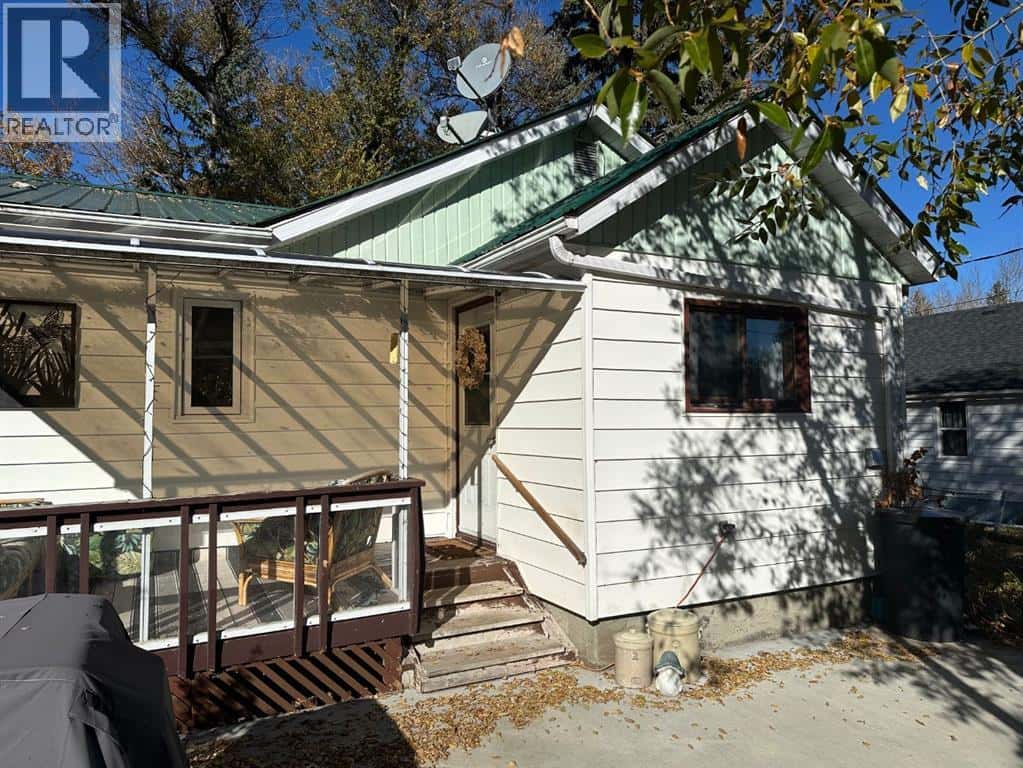 4819 50Th Alley N — Amisk, Alberta - Photo 2 of 18