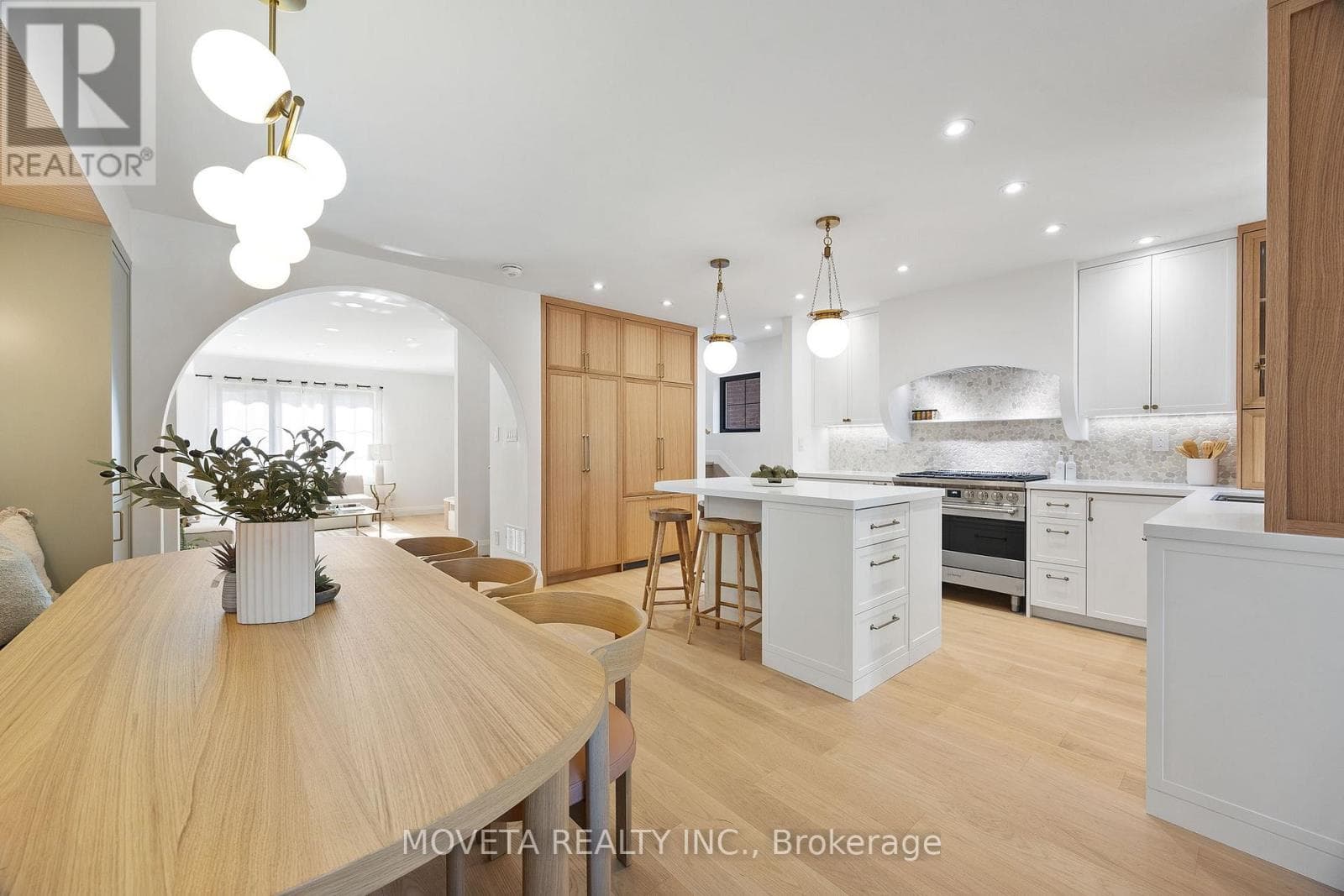 4 MAHONEY AVENUE — Toronto (Mount Dennis), Ontario - Main photo