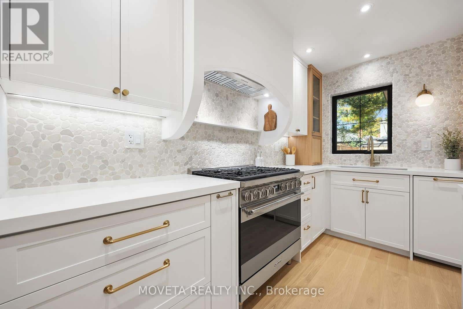 4 MAHONEY AVENUE — Toronto (Mount Dennis), Ontario - Photo 4 of 47