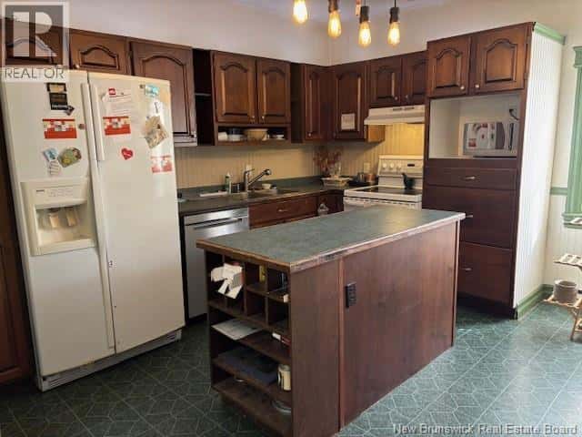 85-87 Peter Street — Sussex, New Brunswick - Photo 2 of 21