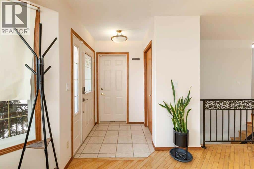 5109 45 Street — Rimbey, Alberta - Photo 3 of 42