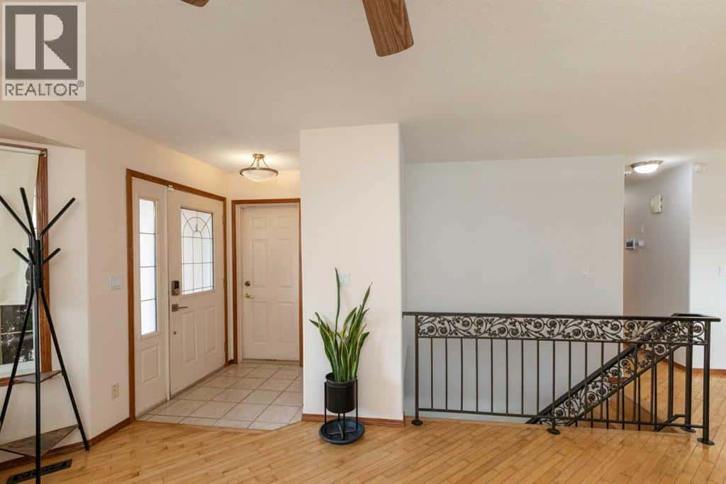 5109 45 Street — Rimbey, Alberta - Photo 4 of 42