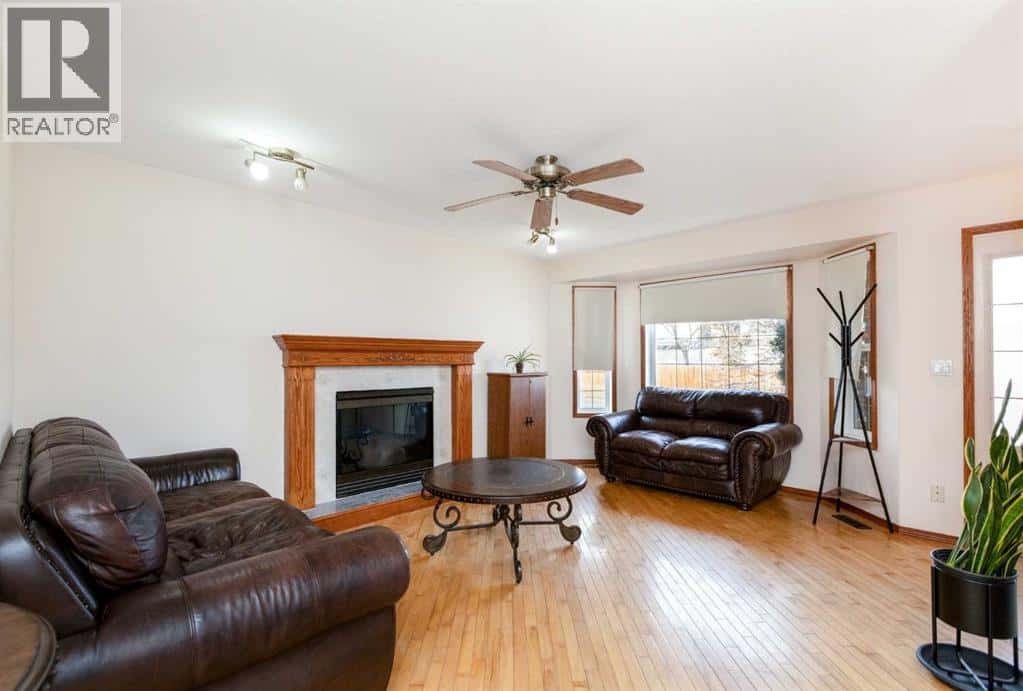 5109 45 Street — Rimbey, Alberta - Photo 5 of 42