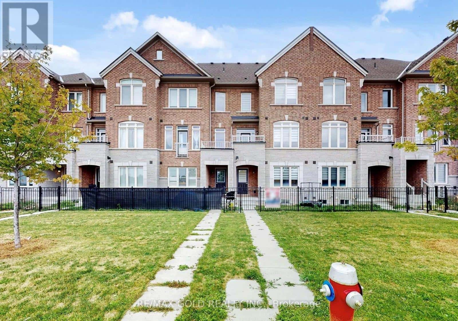 21 GEMMA PLACE — Brampton (Heart Lake), Ontario - Photo 2 of 37