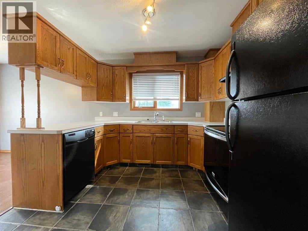 107 Assiniboine Drive — Swan Hills, Alberta - Photo 2 of 36