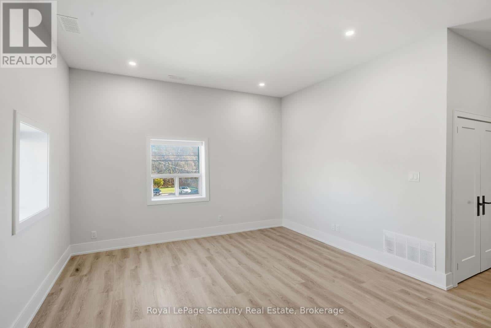 B - 185 MAIN STREET — King (Schomberg), Ontario - Photo 5 of 25