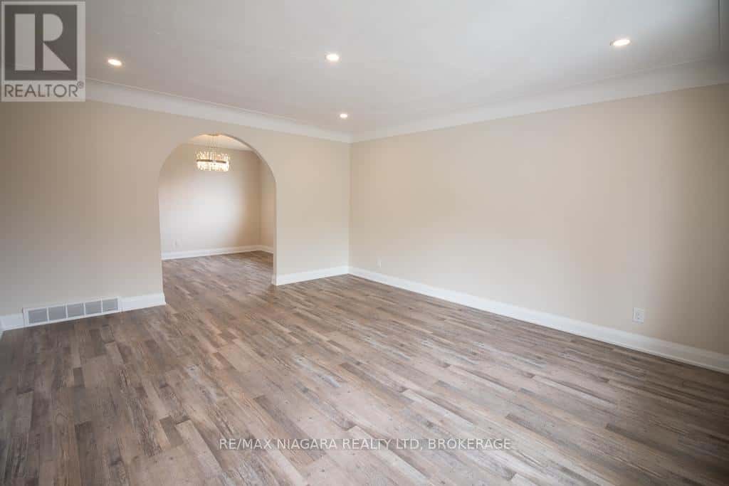 MAIN - 510 QUEEN VICTORIA DRIVE — Hamilton (Quinndale), Ontario - Photo 4 of 18