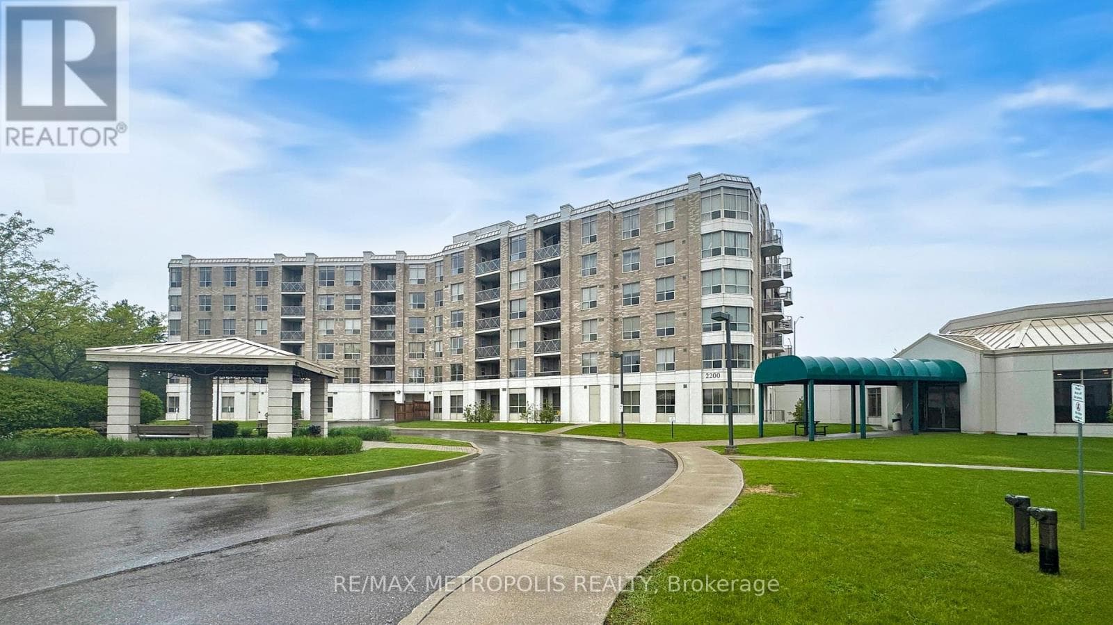 412 - 2200 JOHN STREET — Markham (German Mills), Ontario - Main photo