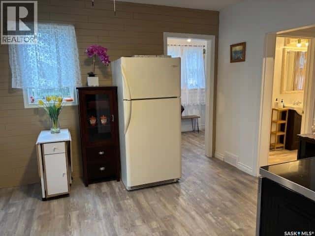 224 3rd AVENUE W — Canora, Saskatchewan - Photo 5 of 32