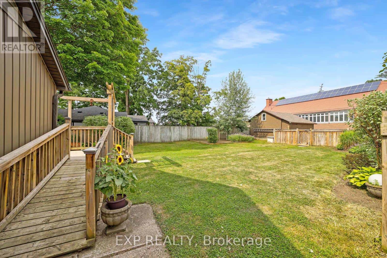 20 ELGIN STREET S — Halton Hills (AC Acton), Ontario - Photo 2 of 47