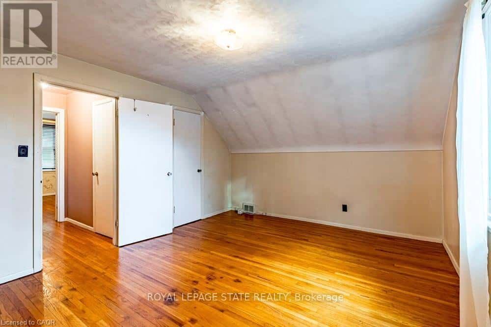 8 SYLVIA CRESCENT — Hamilton (Rosedale), Ontario - Photo 4 of 50