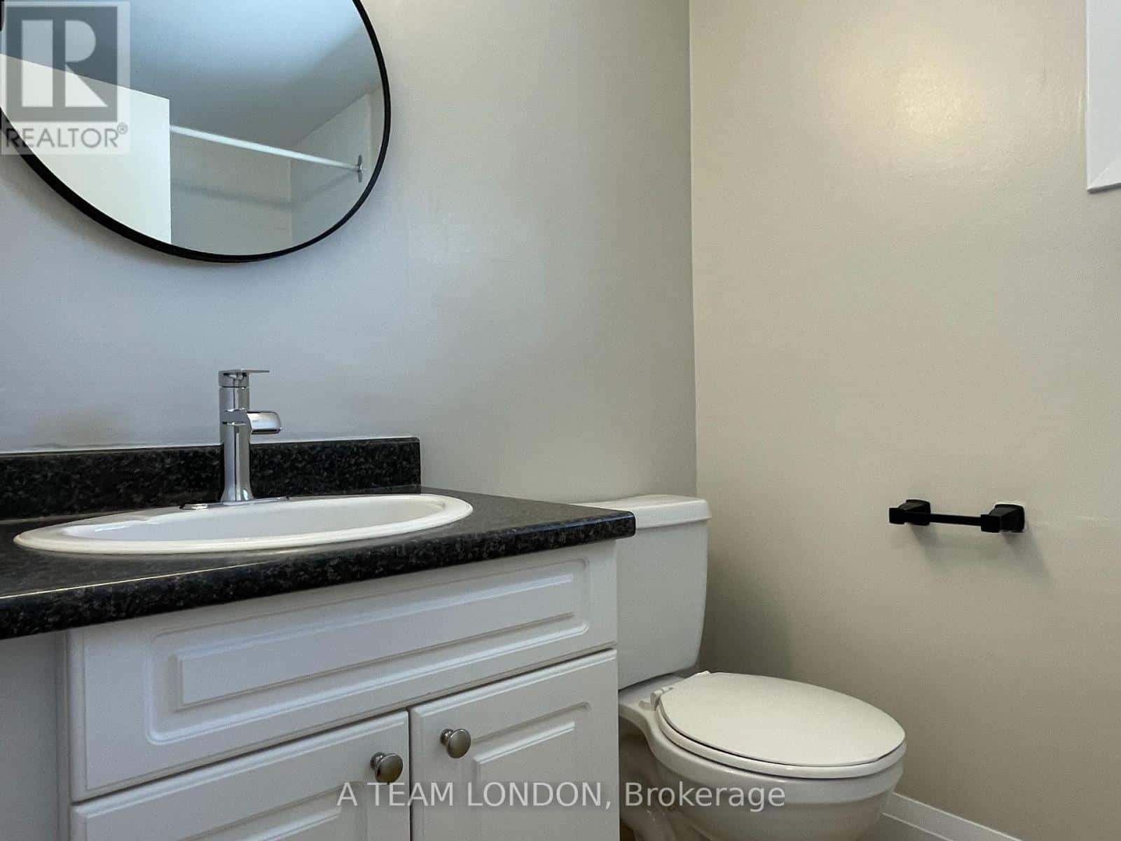 39 - 35 WATERMAN AVENUE — London South (South R), Ontario - Photo 2 of 26