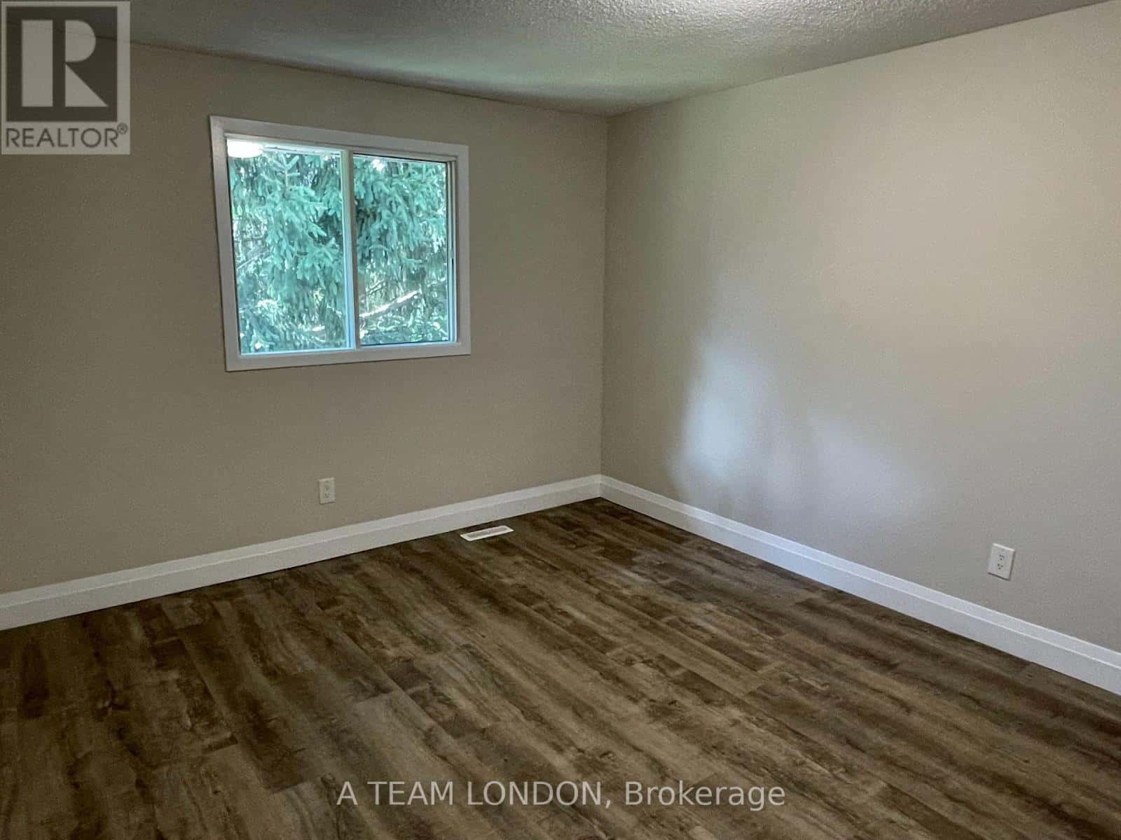 39 - 35 WATERMAN AVENUE — London South (South R), Ontario - Photo 4 of 26