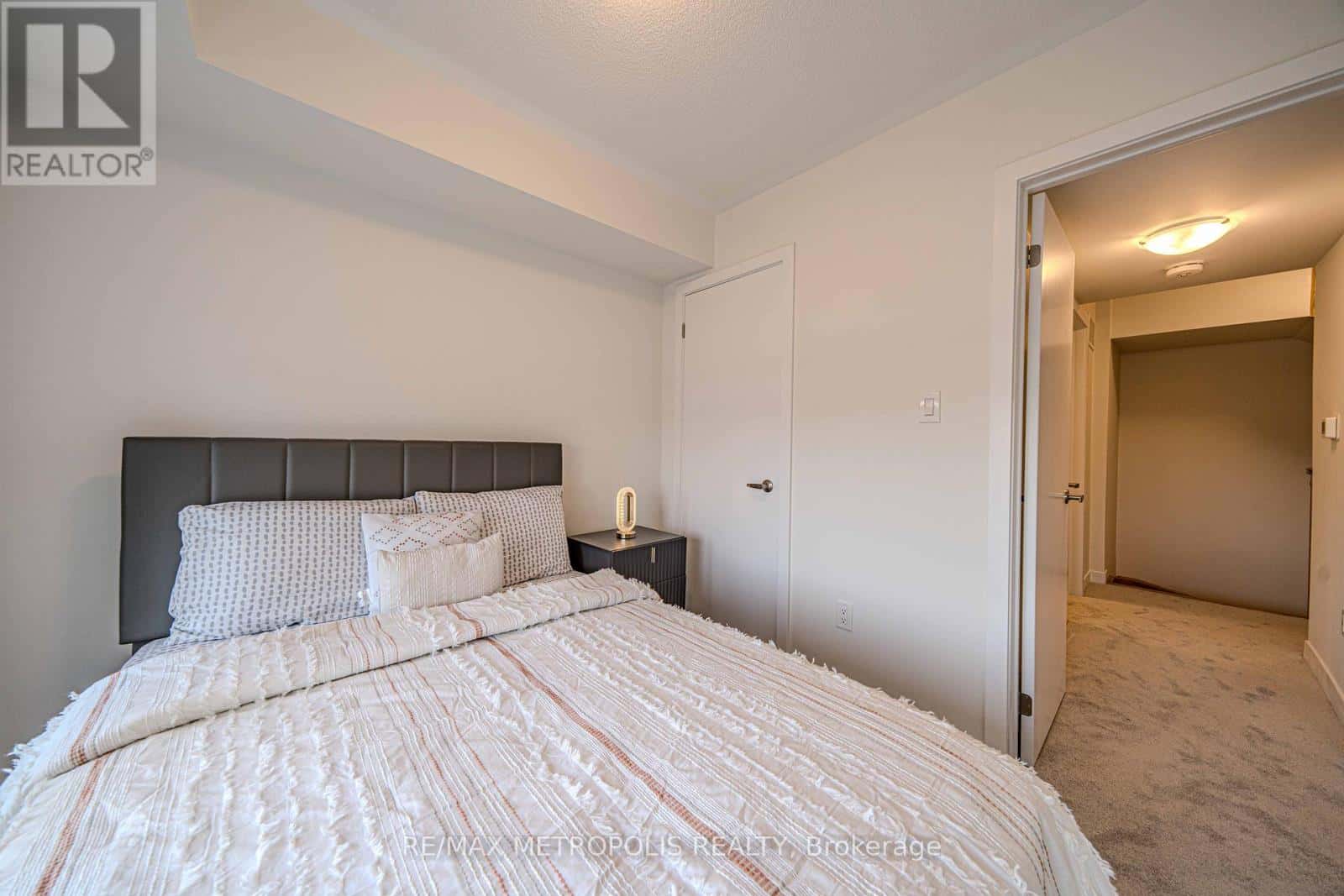 606 - 1865 PICKERING PARKWAY — Pickering (Village East), Ontario - Photo 5 of 40