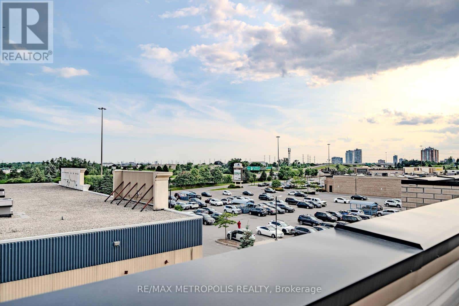 606 - 1865 PICKERING PARKWAY — Pickering (Village East), Ontario - Photo 4 of 40