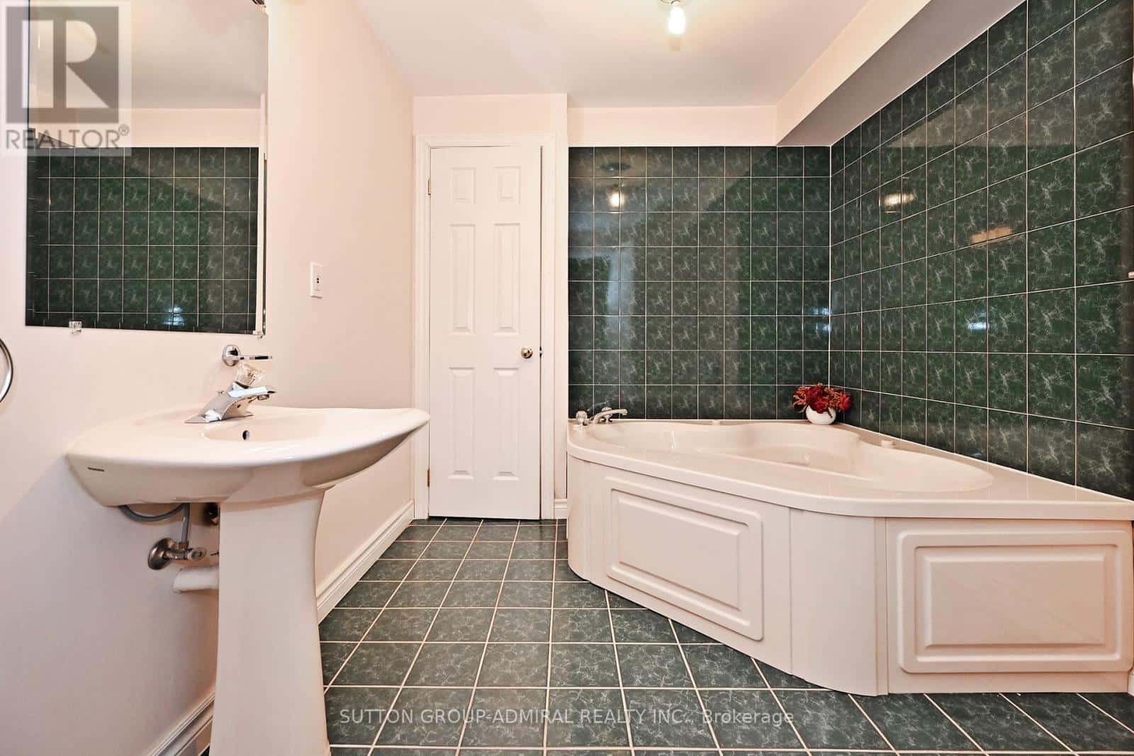 62 APRICOT STREET — Markham (Bayview Glen), Ontario - Photo 4 of 28