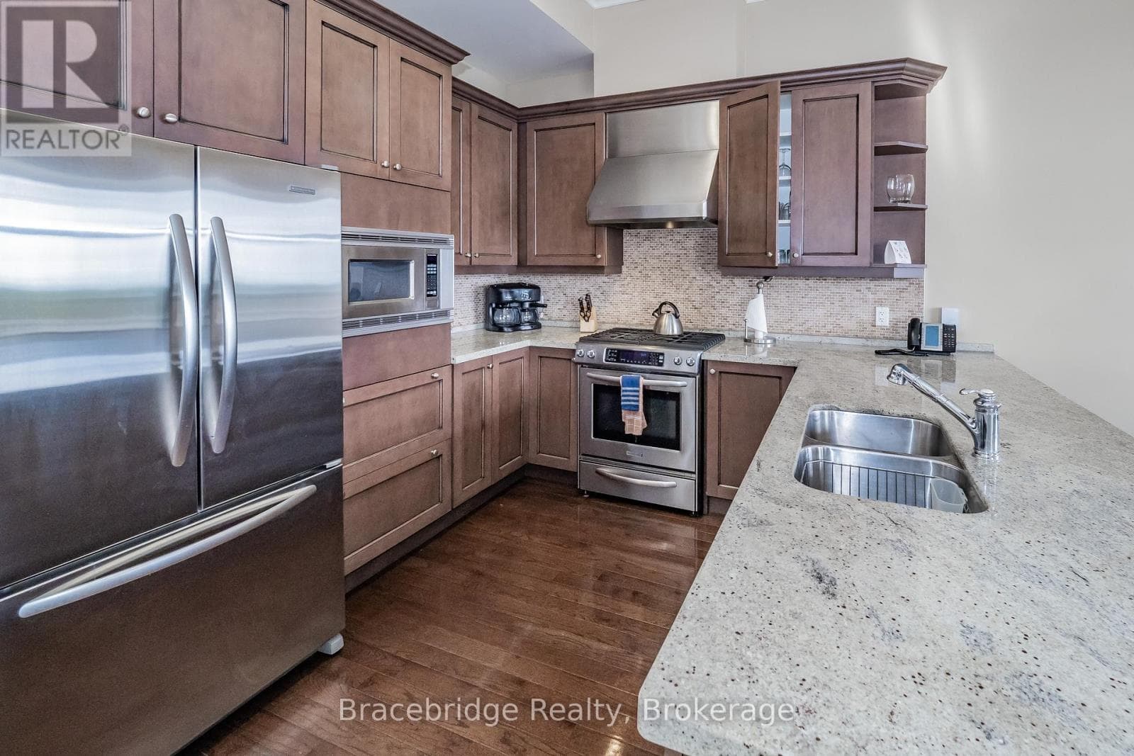 1869 MUSKOKA RD 118 W HIGHWAY — Muskoka Lakes (Monck (Muskoka Lakes)), Ontario - Main photo