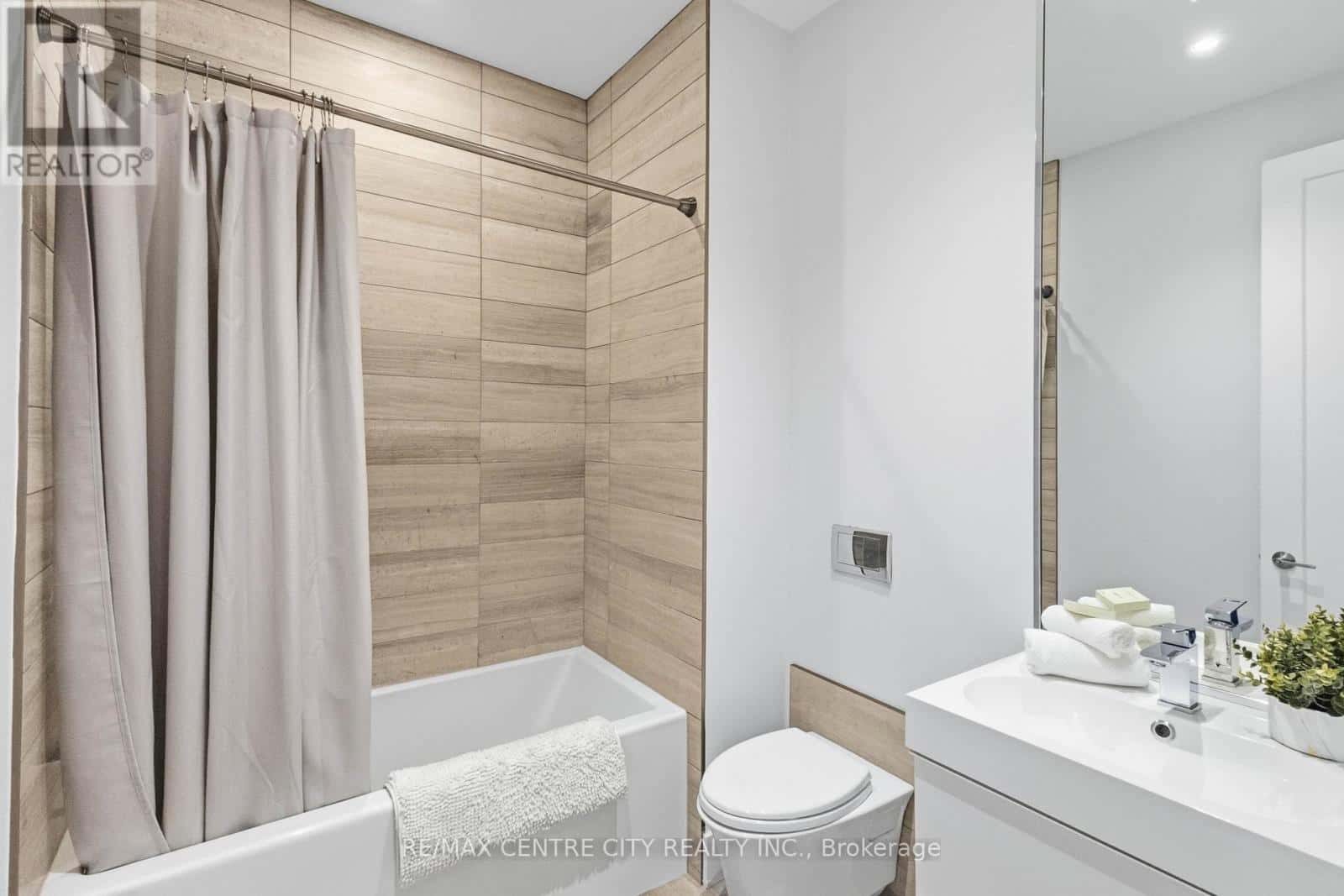 3 - 1452 BYRON BASELINE ROAD — London South (South K), Ontario - Photo 2 of 50