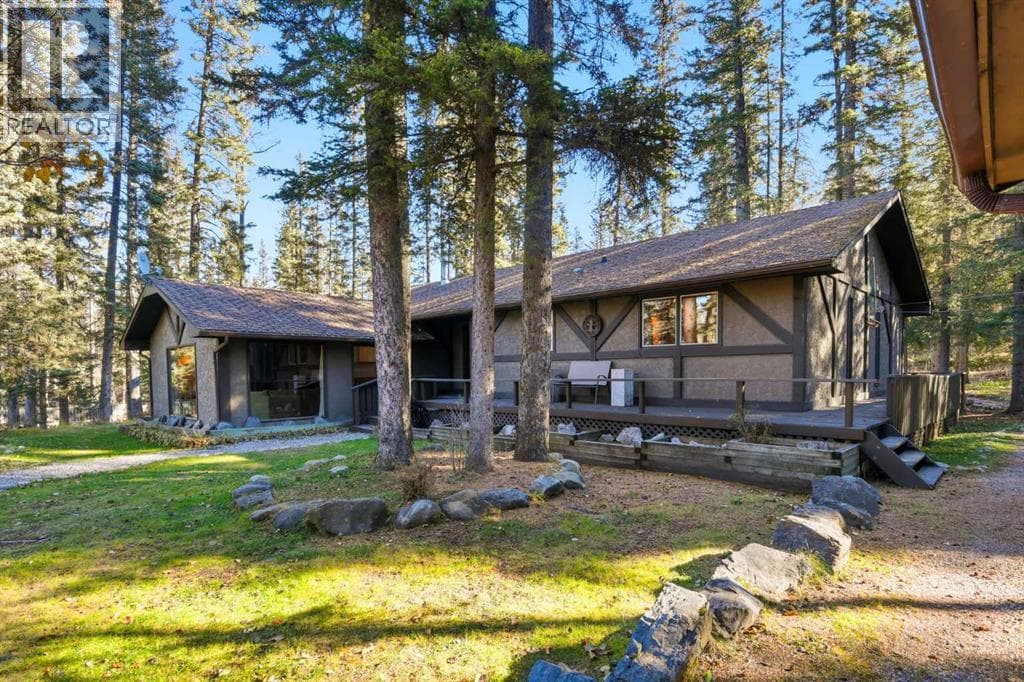 31 white Crescent — Bragg Creek, Alberta - Main photo