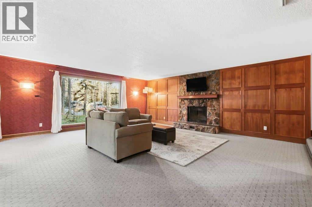 31 white Crescent — Bragg Creek, Alberta - Photo 3 of 50