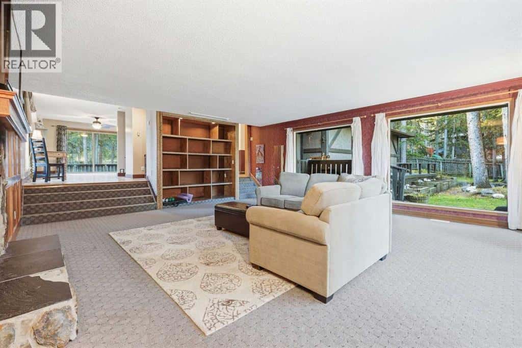 31 white Crescent — Bragg Creek, Alberta - Photo 4 of 50