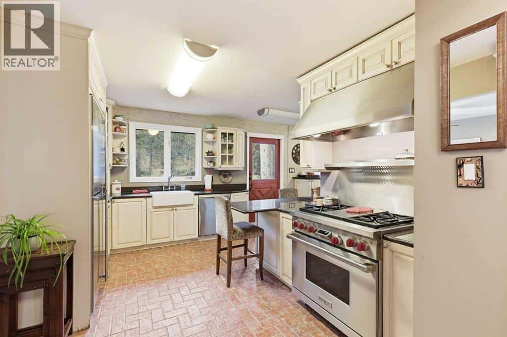 31 white Crescent — Bragg Creek, Alberta - Photo 2 of 50