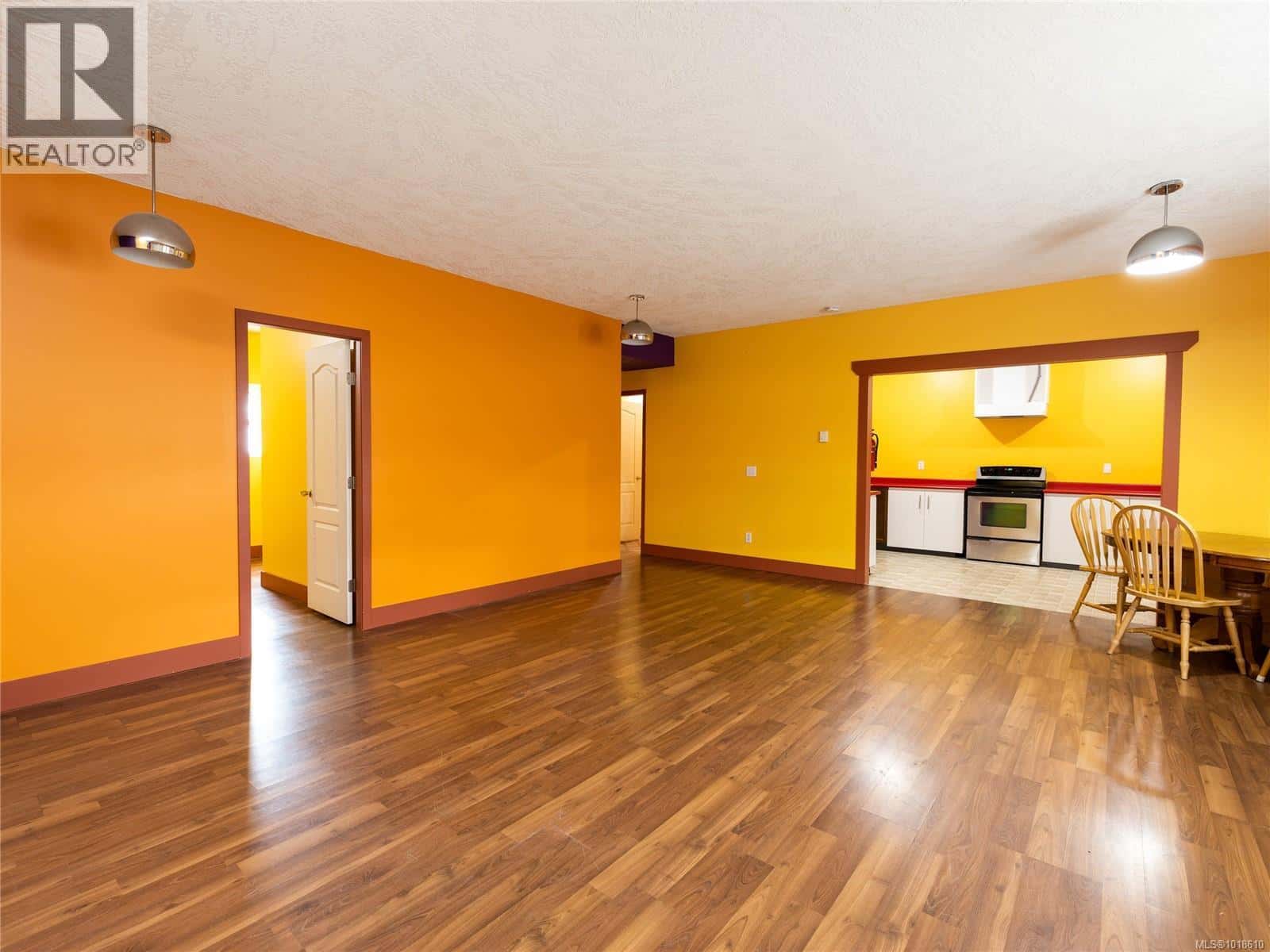 1 1587 Joan Ave — Crofton, British Columbia - Photo 4 of 26