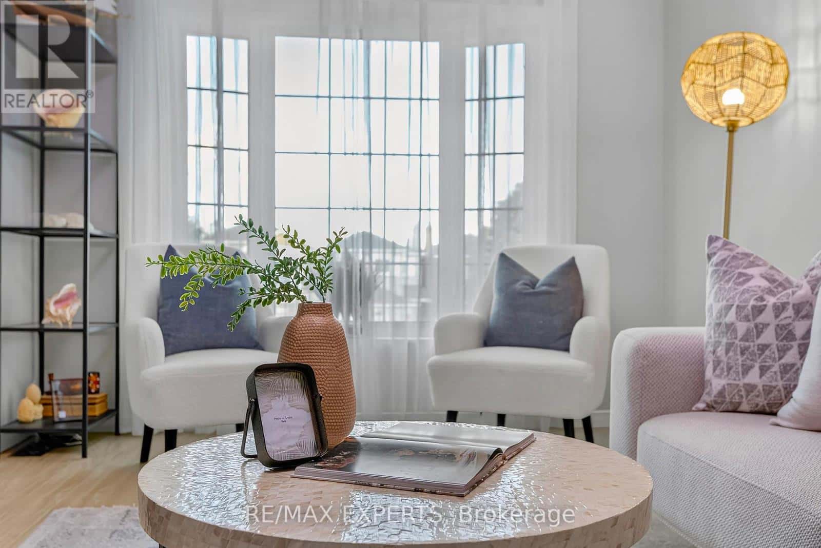 1382 HAZEL MCCLEARY DRIVE — Oakville (CV Clearview), Ontario - Photo 3 of 42