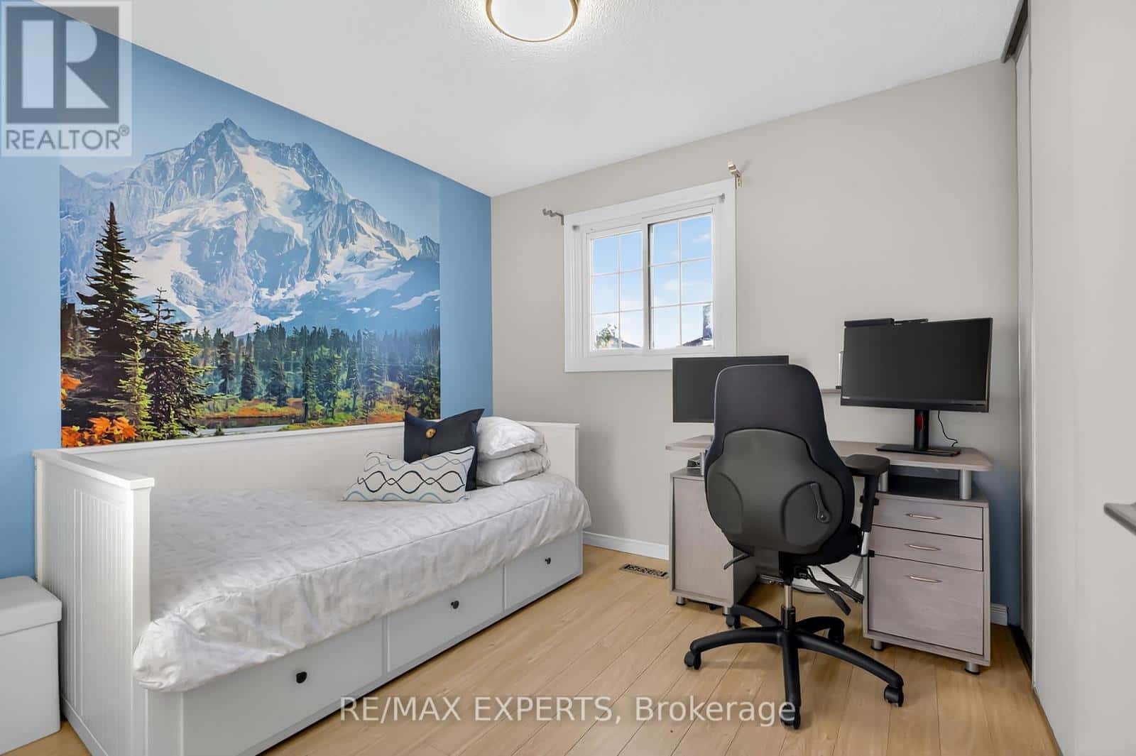 1382 HAZEL MCCLEARY DRIVE — Oakville (CV Clearview), Ontario - Photo 5 of 42