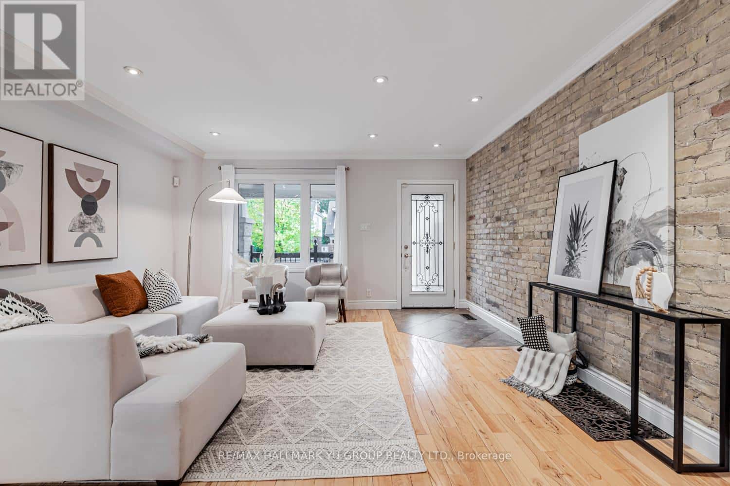 402 MILVERTON BOULEVARD — Toronto (Danforth), Ontario - Photo 3 of 24