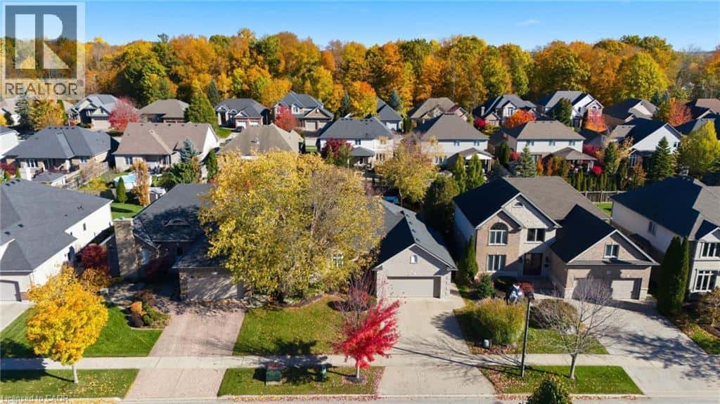 81 TIMBER CREEK Crescent — Fonthill, Ontario - Photo 3 of 39