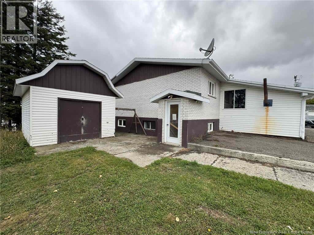 11 Rue De L'Ecole Street — Kedgwick, New Brunswick - Photo 3 of 31