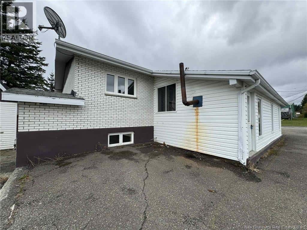 11 Rue De L'Ecole Street — Kedgwick, New Brunswick - Photo 4 of 31
